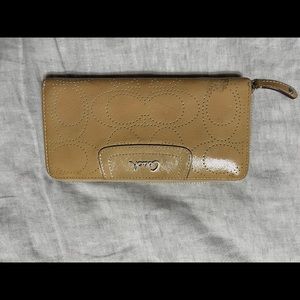 Coach wallet 100% authentic